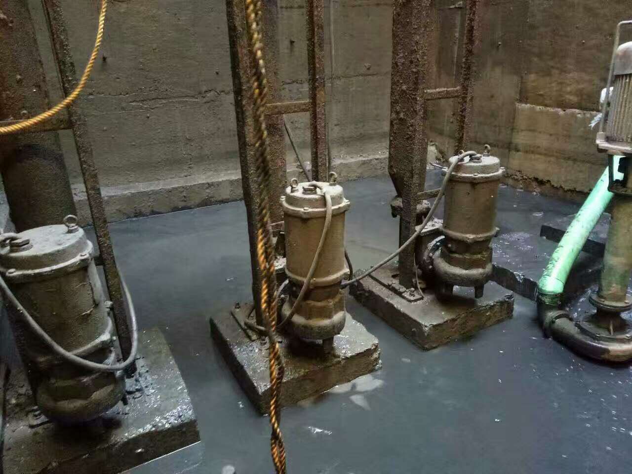 临颍污水池清理