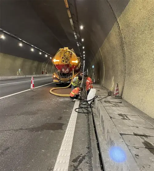 临颍隧道排水渠清淤